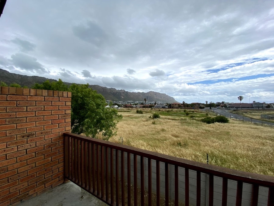 2 Bedroom Property for Sale in Sea Breeze Western Cape